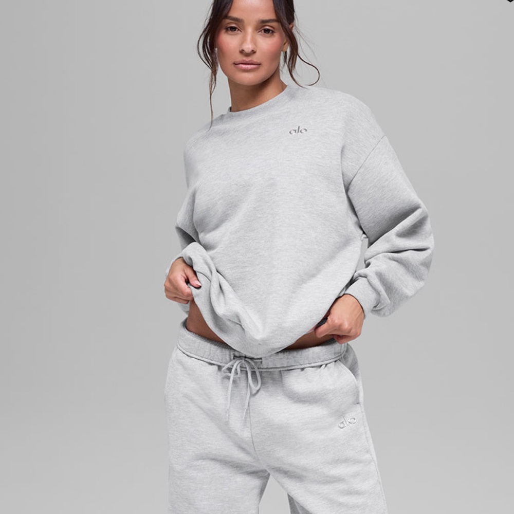 ALO Yoga Gray Accolade Crew Neck Pullover Sweatshirt